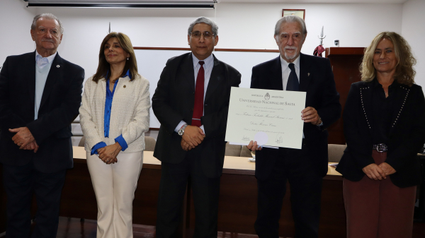 Federico Storani recibi&oacute; el t&iacute;tulo de Doctor Honoris Causa de la UNSa