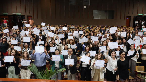 ENTREGA DE CERTIFICADOS A 93 DIPLOMADOS EN RECURSOS HUMANOS