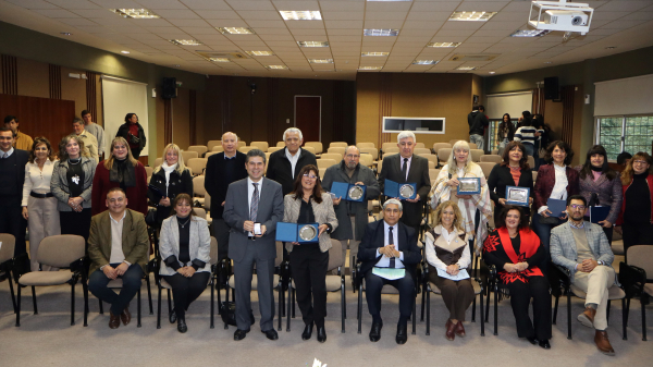 IMPORTANTE RECONOCIMIENTO AL COMPROMISO Y LA TRAYECTORIA ACAD&Eacute;MICA