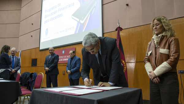 LA FACULTAD Y LA PROVINCIA IMPULSAN LA ECONOM&Iacute;A DEL FUTURO EN LAS AULAS